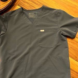 Figs Leon™ Three-Pocket Scrub Top - Navy blue